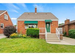 958 ESDRAS Windsor, ON N8S 2M9
