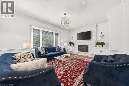 5 Mays Crescent, Waterdown, ON 
