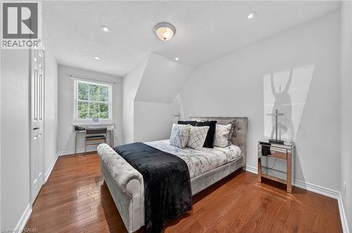 5 Mays Crescent, Waterdown, ON 