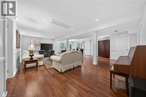 5 Mays Crescent, Waterdown, ON 