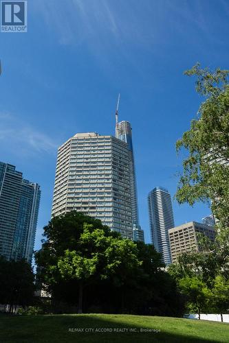2018 - 33 Harbour Square, Toronto, ON 