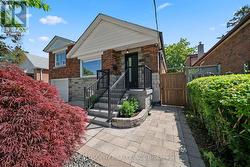 69 SQUIRES AVENUE Toronto, ON M4B 2R7