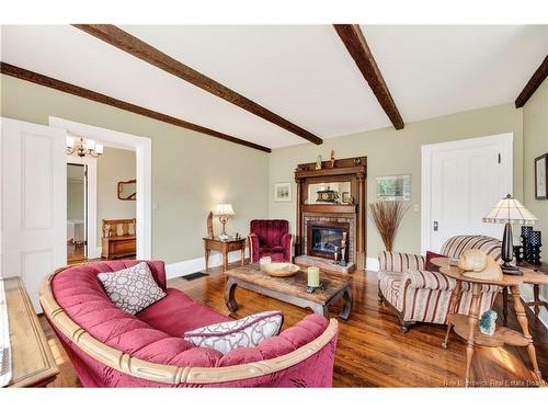 537 Trafalgar Rd, Dundas, NB 