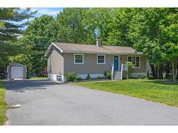 24 Dunvegan CRT  Hampton, NB E5N 3A8