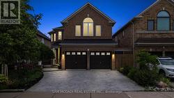 7516 TERRAGAR BOULEVARD  Mississauga, ON L5N 8H6