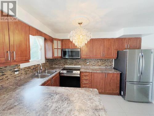 Kitchen - 3720 Brandon Gate Drive, Mississauga, ON 