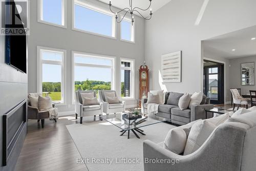 1125 Deyell Line, Cavan Monaghan (Cavan-Monaghan), ON - Indoor Photo Showing Living Room