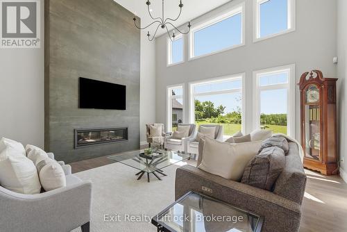 1125 Deyell Line, Cavan Monaghan (Cavan-Monaghan), ON - Indoor Photo Showing Living Room With Fireplace