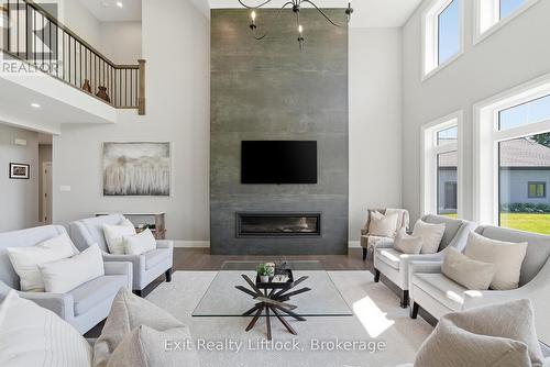 1125 Deyell Line, Cavan Monaghan (Cavan-Monaghan), ON - Indoor Photo Showing Living Room With Fireplace