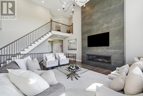 1125 Deyell Line, Cavan Monaghan (Cavan-Monaghan), ON - Indoor Photo Showing Living Room With Fireplace