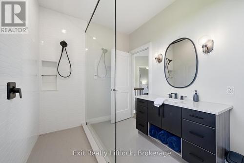 1125 Deyell Line, Cavan Monaghan (Cavan-Monaghan), ON - Indoor Photo Showing Bathroom