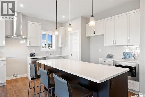 10 Vancouver Crescent, Pilot Butte, SK - Indoor Photo Showing Kitchen With Upgraded Kitchen