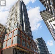 3202 - 108 PETER STREET Toronto, ON M5V 2G7