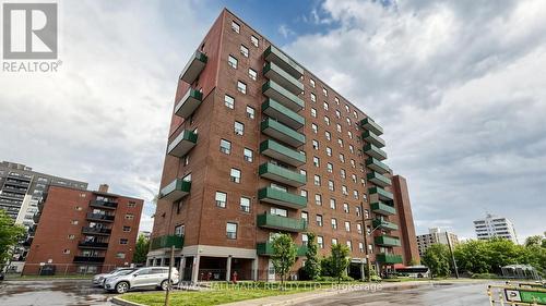 402 - 49 QUEEN STREET E  Mississauga, ON L5G 4N6