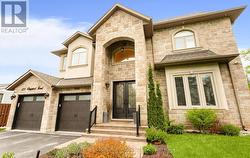 121 RINGWOOD ROAD  Oakville, ON L6H 1K3