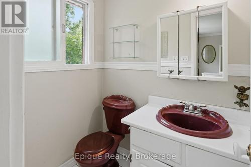 primary ensuite - love those vintage fixtures! - 50 Combermere Crescent, Waterloo, ON 