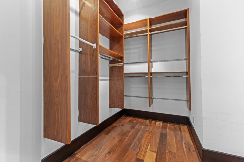 Closet - 96 Rue Brodeur, Vaudreuil-Dorion, QC - Indoor Photo Showing Garage