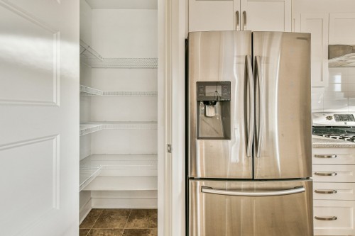 Penderie (Walk-in) - 302-260 Rue Radisson, Saint-Jérôme, QC 