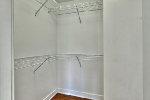 Penderie (Walk-in) - 302-260 Rue Radisson, Saint-Jérôme, QC 