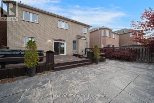 Deck leading to stamped concrete patio - 32 Albert Roffey Crescent, Markham, ON 