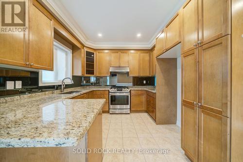 Kitchen with potlights and stone counters - 32 Albert Roffey Crescent, Markham, ON 