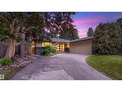 16 QUESNELL RD NW  Edmonton, AB T5R 5N2