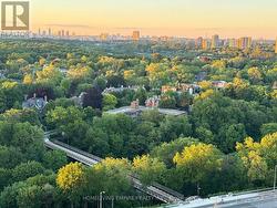 2004 - 609 SHERBOURNE STREET Toronto, ON M4X 0A4