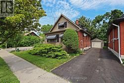 47 GLADSTONE AVENUE Oshawa, ON L1J 4E4