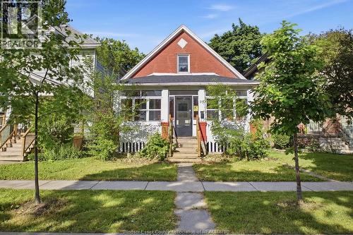 977 GLADSTONE  Windsor, ON N9A 2R5