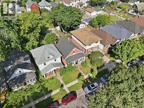 977 Gladstone, Windsor, ON 