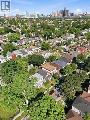 977 Gladstone, Windsor, ON 