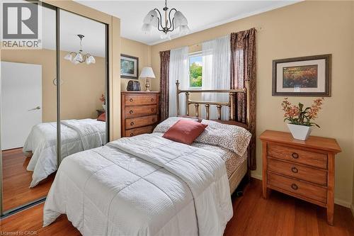 10 Helga Court, Hamilton, ON 