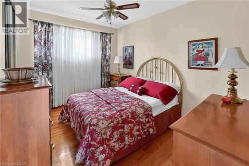 10 Helga Court, Hamilton, ON 