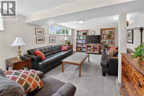 10 Helga Court, Hamilton, ON 
