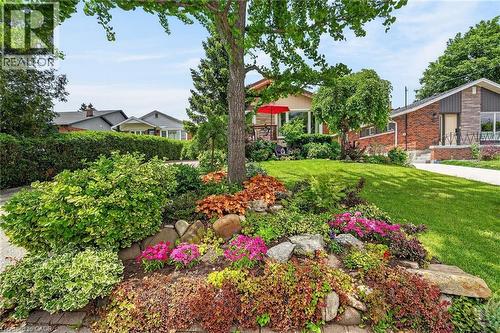 10 Helga Court, Hamilton, ON 