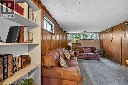 10 Helga Court, Hamilton, ON 