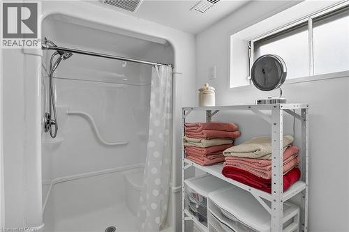 10 Helga Court, Hamilton, ON 