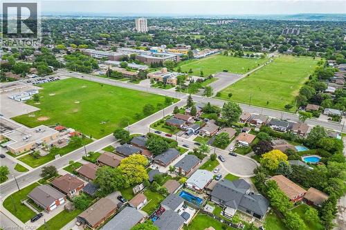 10 Helga Court, Hamilton, ON 