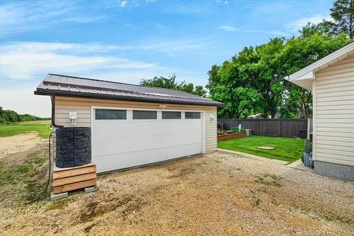 5437 Main St, St Andrews, MB 