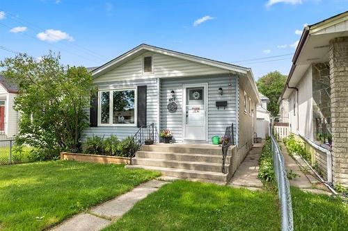 407 Inkster BLVD  Winnipeg, MB R2W 0K4