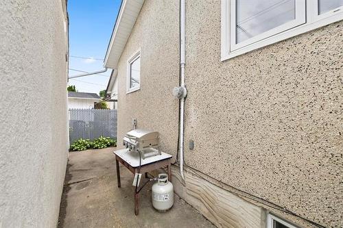 407 Inkster Blvd, Winnipeg, MB 