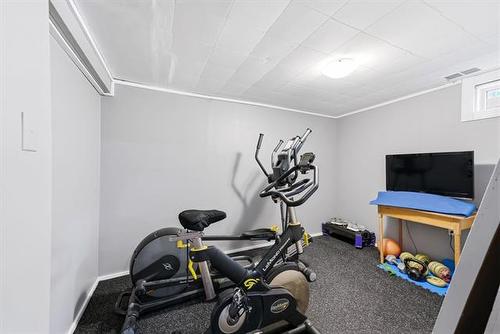 48 Jubinville Bay, Winnipeg, MB - Indoor Photo Showing Gym Room