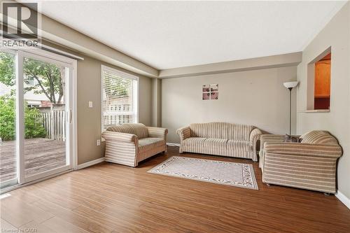 Living room - 4413 Peter Drive, Burlington, ON 