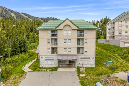 #301-1380 Henry Rd  Courtenay, BC V9J 1L0