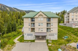 #301-1380 Henry Rd Courtenay, BC V9J 1L0