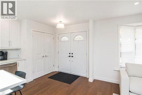 Entrance foyer - 39 Forestgate Drive, Hamilton, ON 
