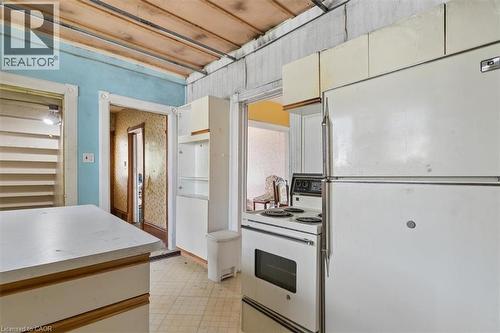 427 Duke Street W, Kitchener, ON - Indoor Photo Showing Kitchen