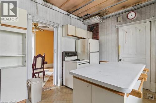 427 Duke Street W, Kitchener, ON - Indoor Photo Showing Kitchen