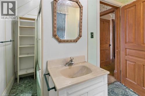 427 Duke Street W, Kitchener, ON - Indoor Photo Showing Bathroom