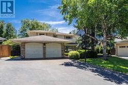 304 OAKWOOD COURT  Burlington, ON L7N 1W9